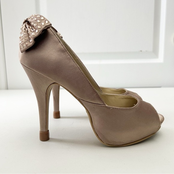 Expression Nude Blush Peep-Toe Satin Platform Heels Rhinestone Bows Size 7 - Picture 2 of 15